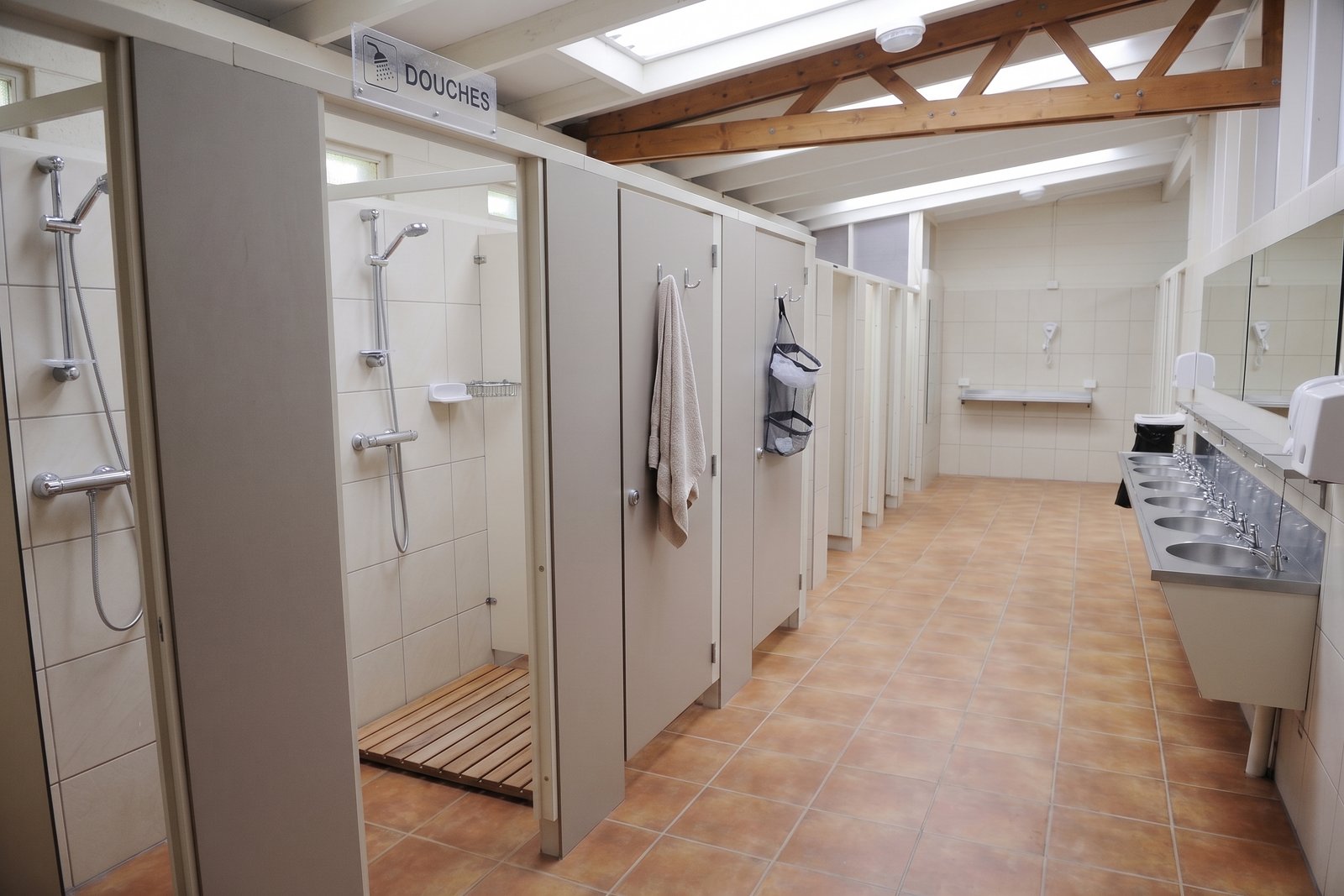 Hôtellerie & camping - casiers et cabines stratifiées Le Mobilier Stratifié