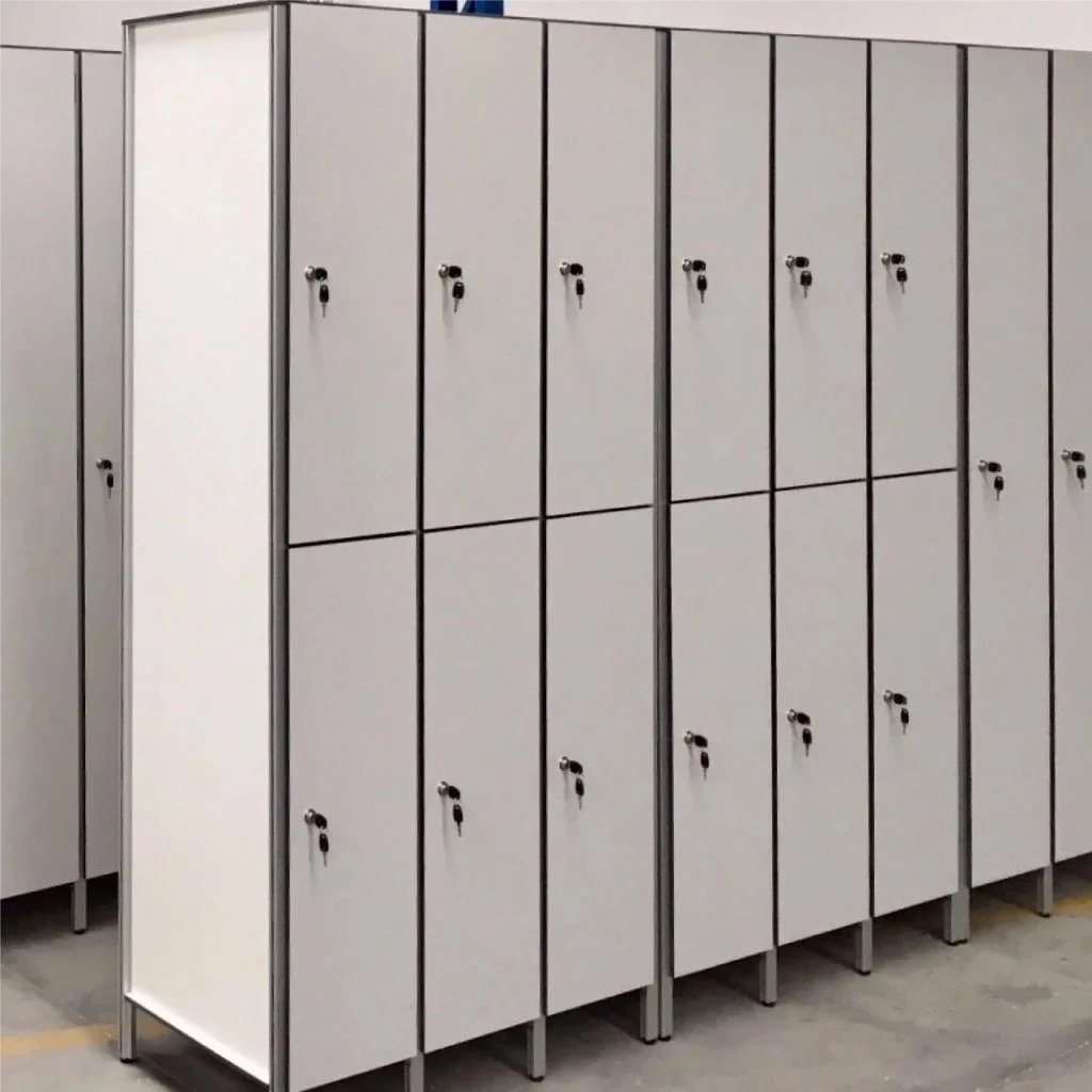 Gamme de casiers vestiaires profils aluminiums pour l'agencement des espaces vestiaires des entreprises.