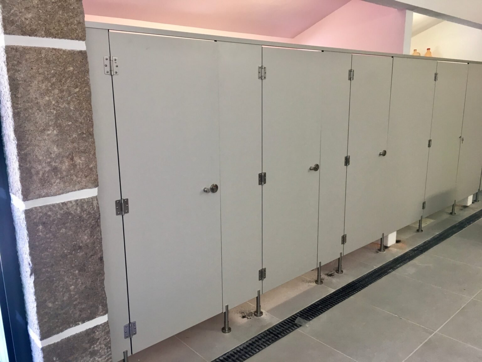 Cabines douches vestiaires Fabrication sur mesure Le Mobilier Stratifié — free download