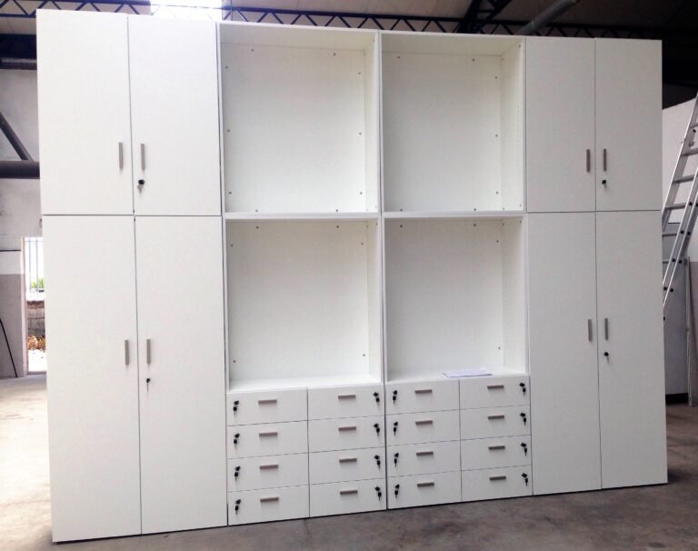 Le Mobilier Stratifié conçoit des armoires de bureau sur-mesure pour l'optimisation de vos espaces de travail.