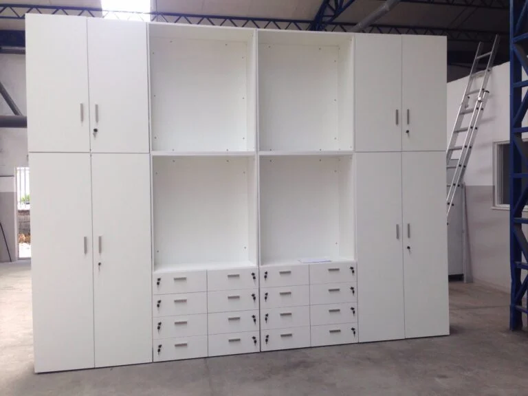 Le Mobilier Stratifié conçoit des armoires de bureau sur-mesure pour l'optimisation de vos espaces de travail.