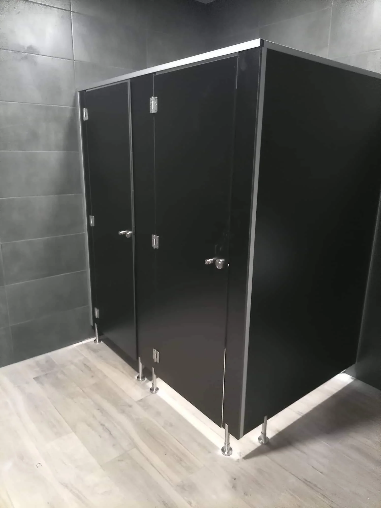 Fabrication de cabines sanitaires pour les professionnels.