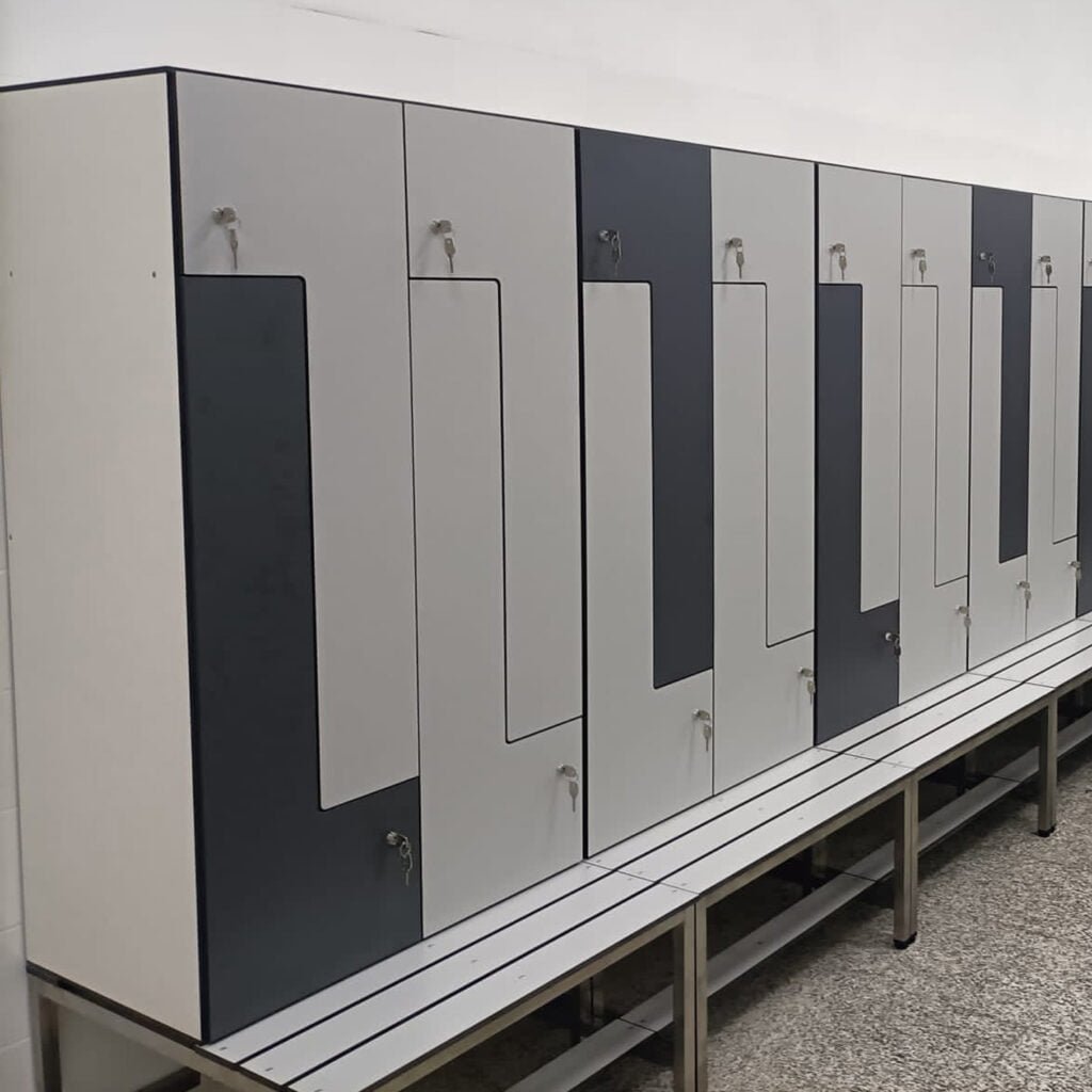 Vestiaires en bois stratifiés pour les clubs sportifs par Le Mobilier Stratifié
