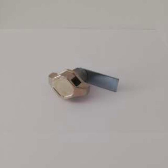 Serrure en acier nickelé pour porte cadenas pour nos casiers Le Mobilier Stratifié